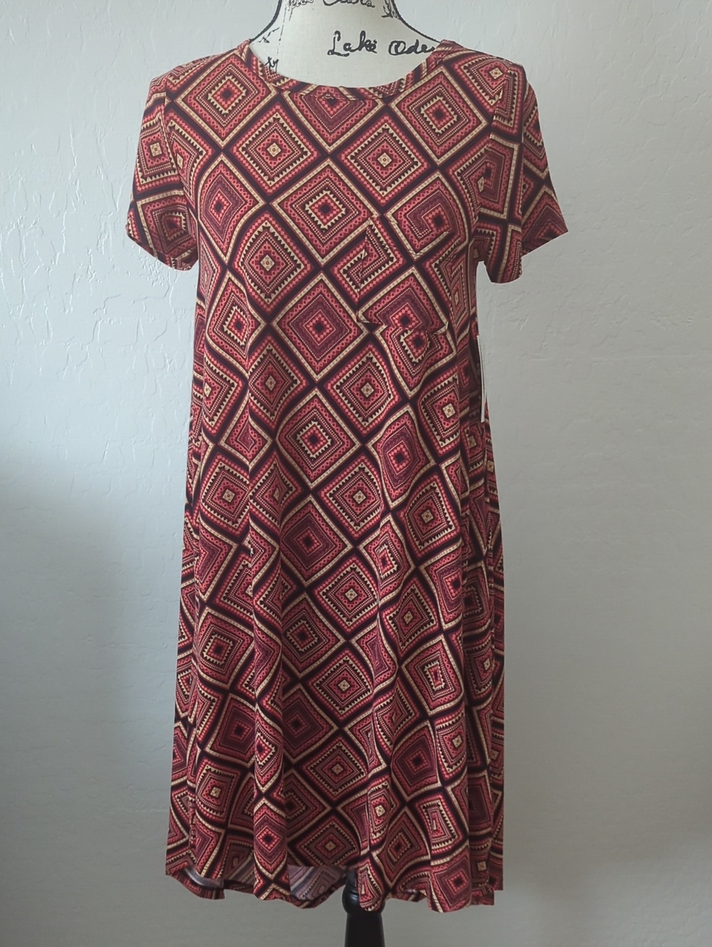 XS LuLaRoe Burgundy and Black Diamond Pattern Carly Dress
